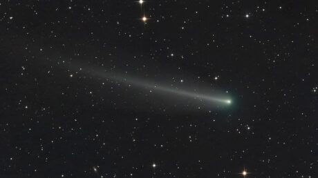 Комета 220P McNaught: Яркое Возвращение на Небесной Сцене